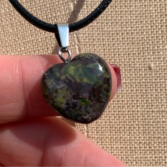 Handmade Genuine Stone Heart Amulet Necklace - Picture 3 of 15